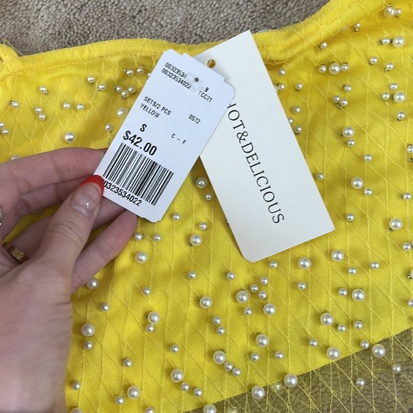 yellow pearl detailing crop and skirt set - Picture 2 of 3